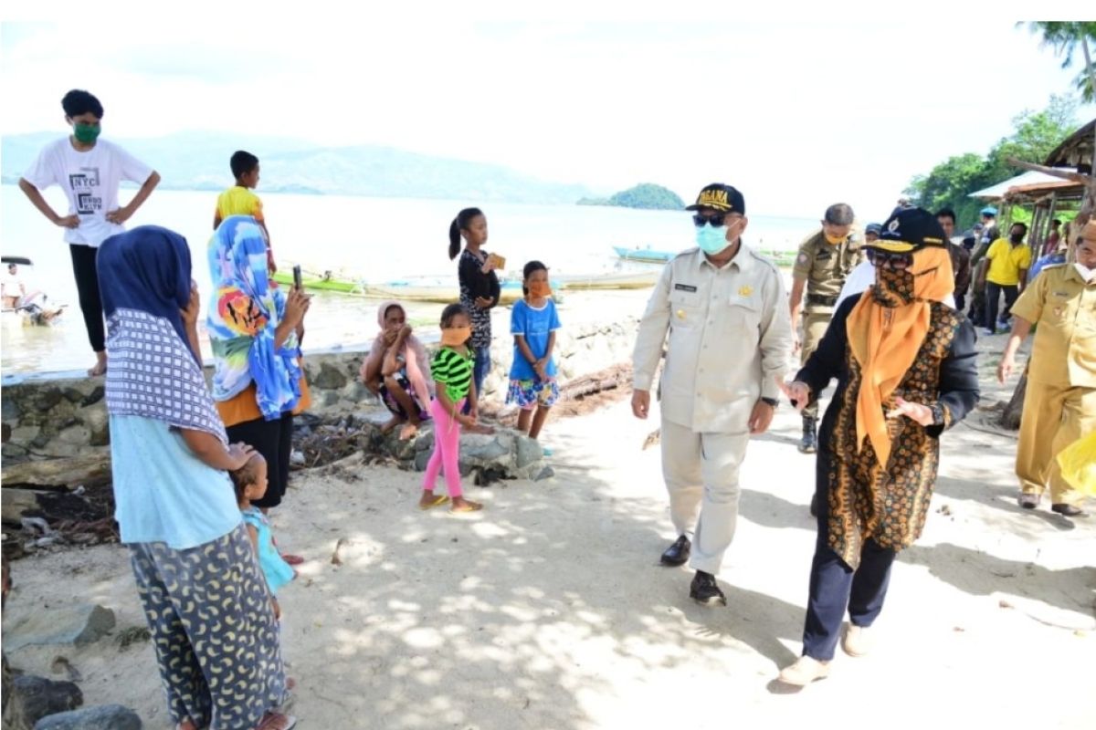 Gubernur Gorontalo distribusi bantuan pangan ke Kepulauan Dudepo