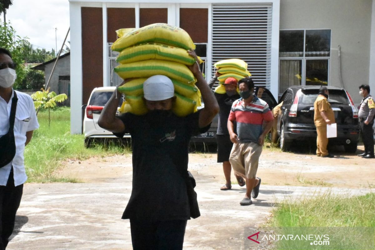 Kubu Raya mulai salurkan bantuan untuk warga terdampak corona