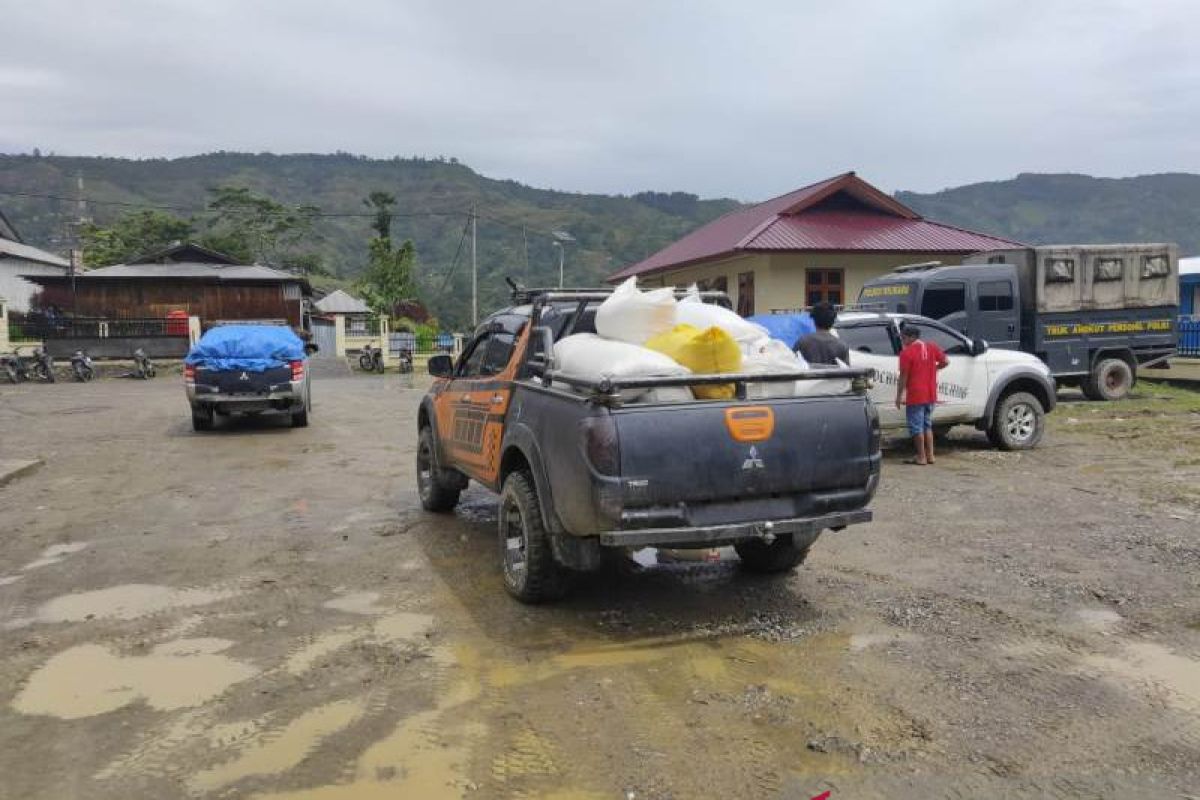 Anggota DPRD Tolikara kawal pendistribusian bansos warga terdampak COVID-19