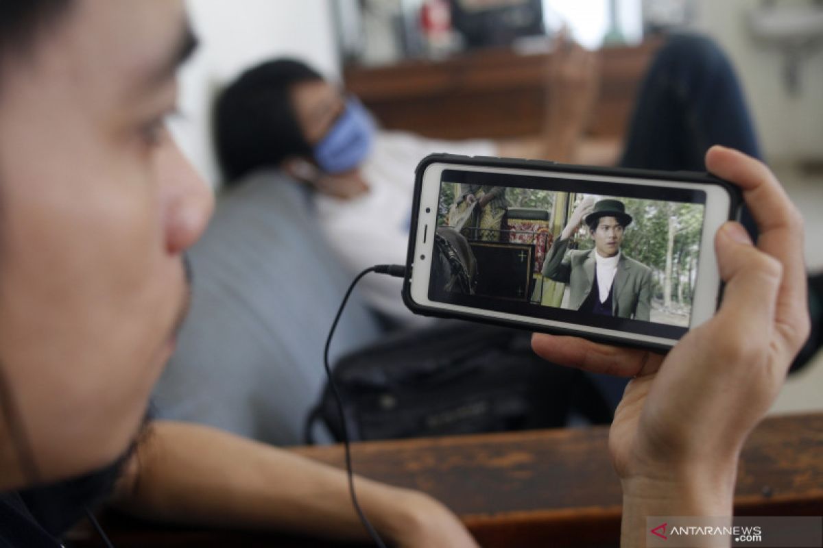 Selama pandemi corona, lalu lintas streaming film melonjak 193 persen