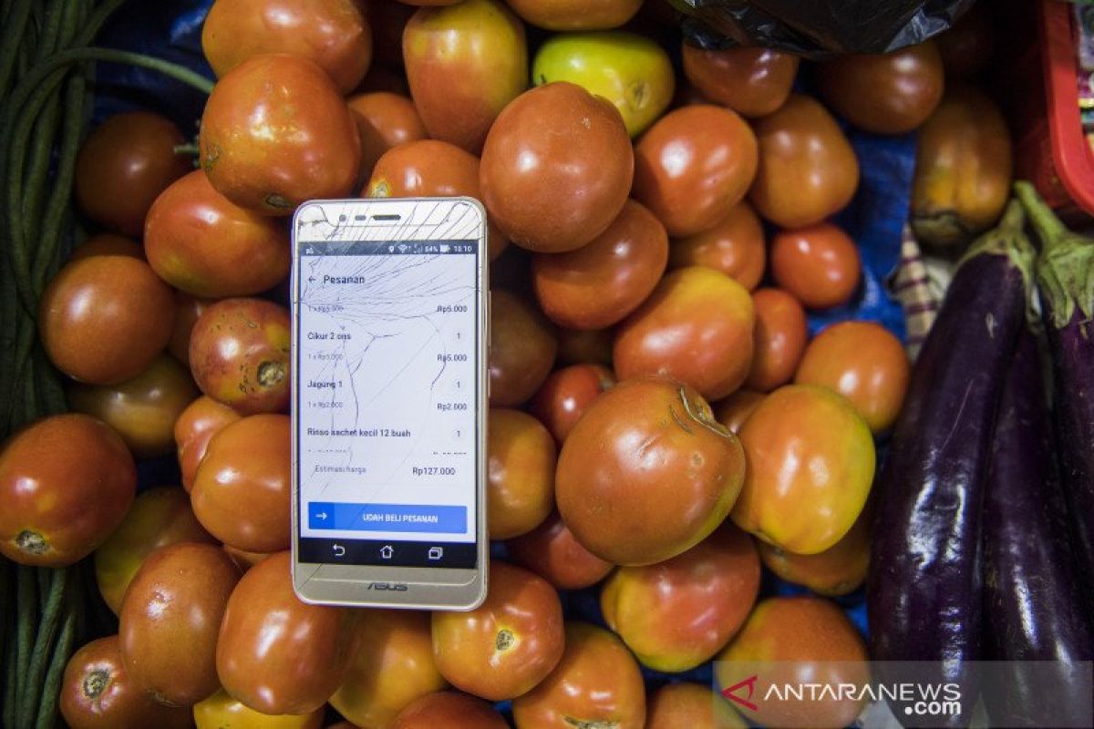 Selama PSBB, warga Surabaya manfaatkan layanan belanja daring sayur dan buah
