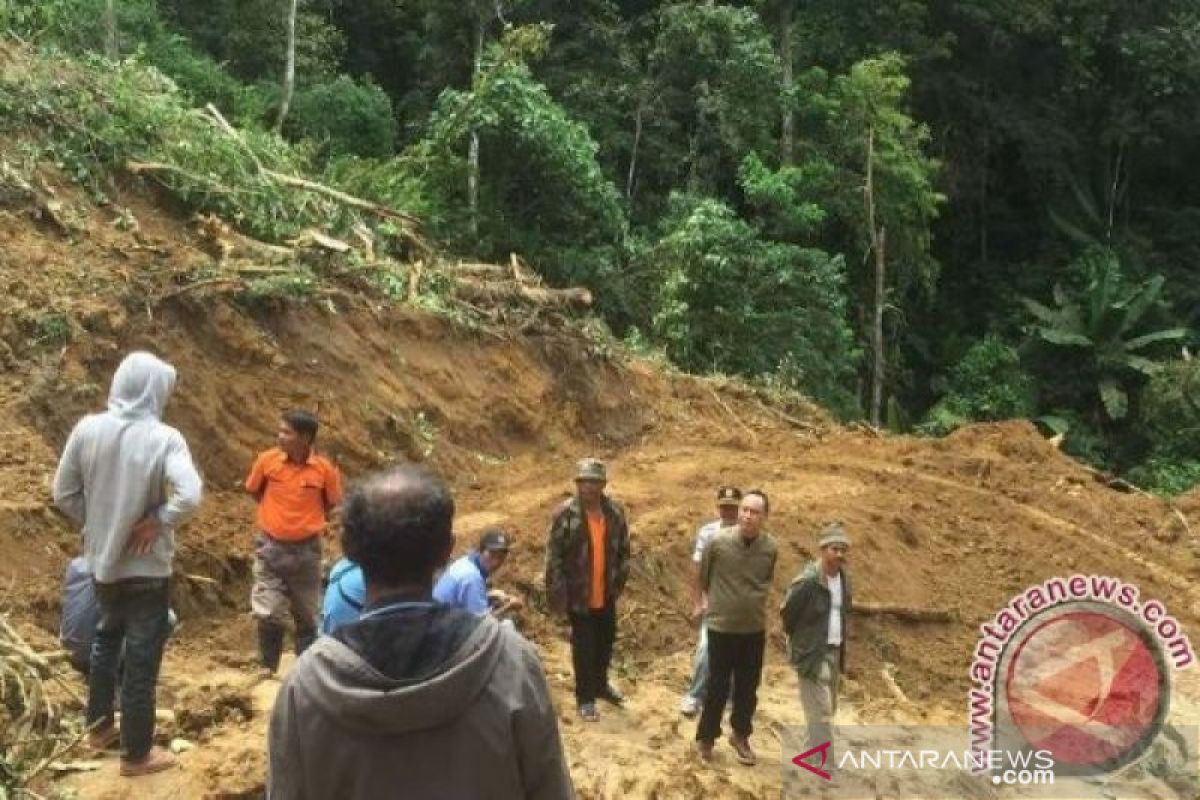 Jalur Palu-Napu Poso  sudah bisa kembali dilewati kendaraan