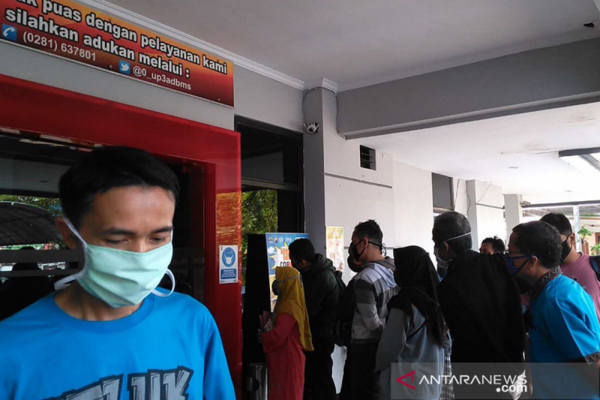Warga keluhkan Samsat Purwokerto tidak terapkan protokol kesehatan