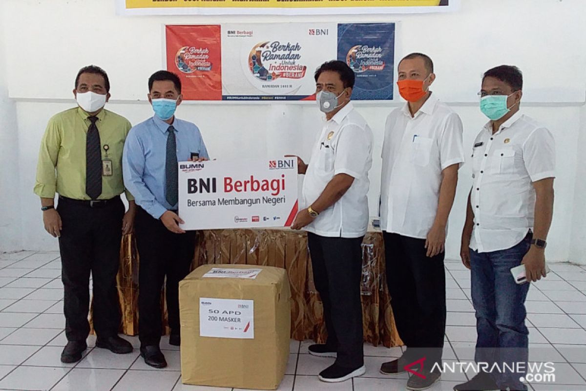 BNI Tahuna salurkan bantuan APD dan paket bahan pangan