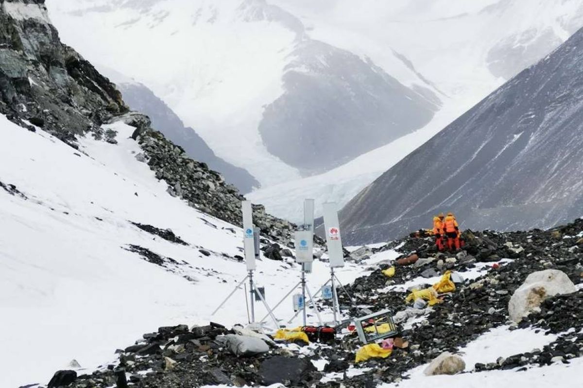 Huawei bangun BTS jaringan 5G di ketinggian 6.500 meter Everest
