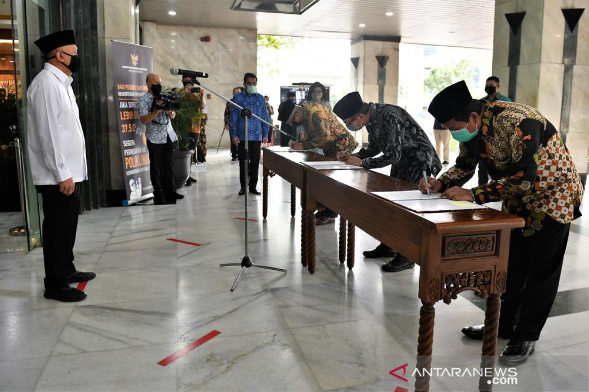 Teten lantik tiga pejabat eselon I di Kementerian Koperasi dan UKM