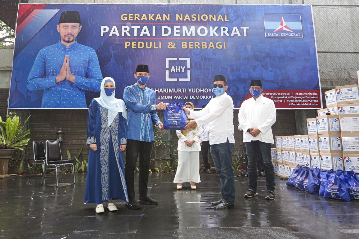 AHY kembali bagikan ribuan paket sembako bantuan Demokrat