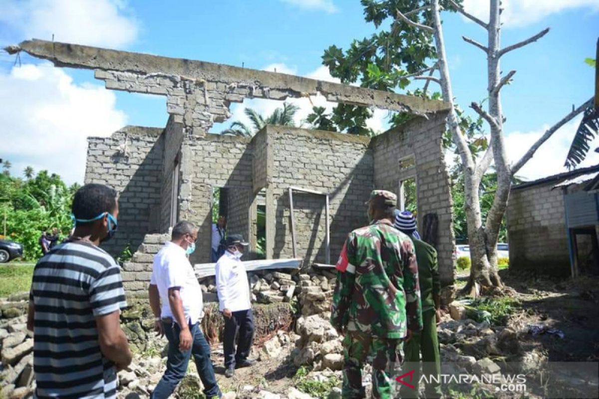 Puluhan rumah rusak berat, ratusan terendam banjir di Tanimbar