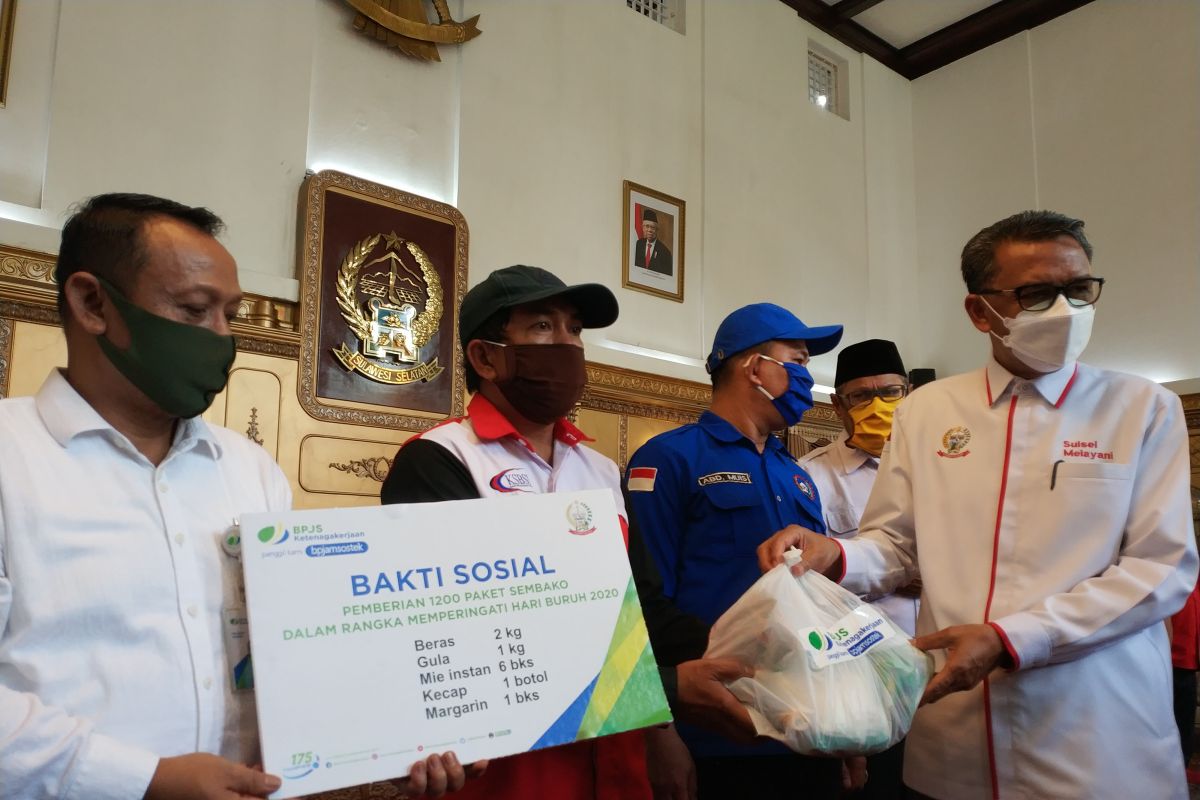 BPJAMSOSTEK Sulama serahkan 1.200 paket bantuan bagi pekerja