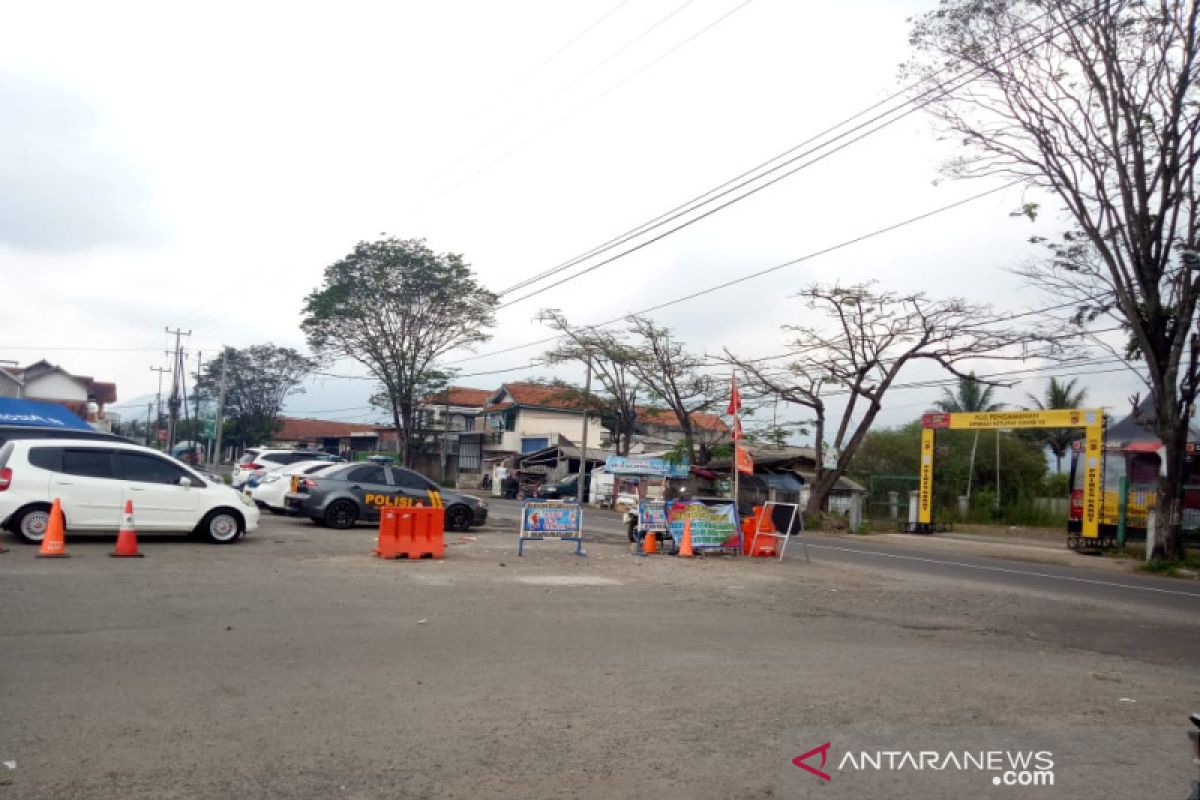 PSBB Jawa Barat, kendaraan masih bebas masuk di perbatasan Garut