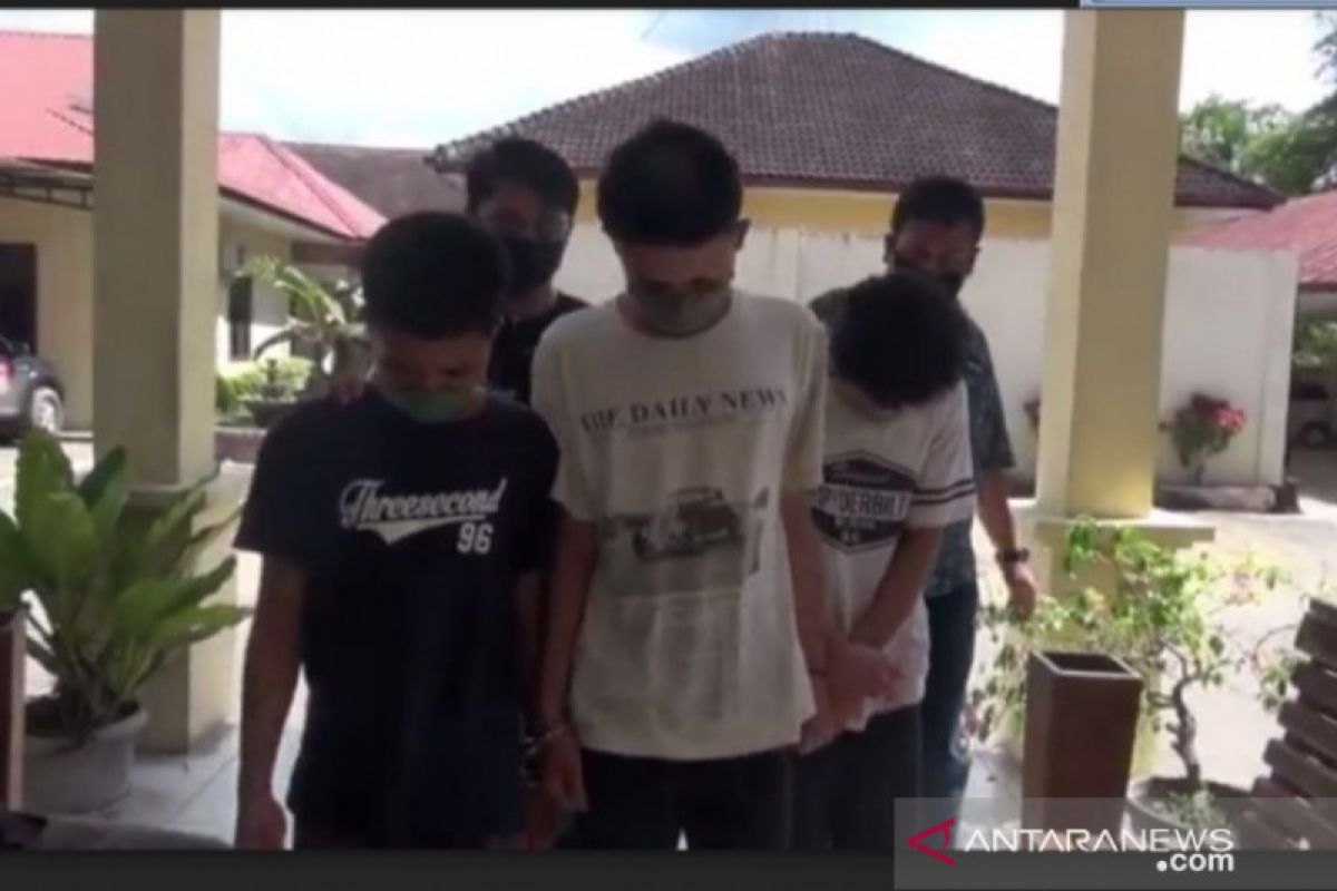 Libur saat pandemi COVID-19, tiga pelajar ini malah jualan sabu