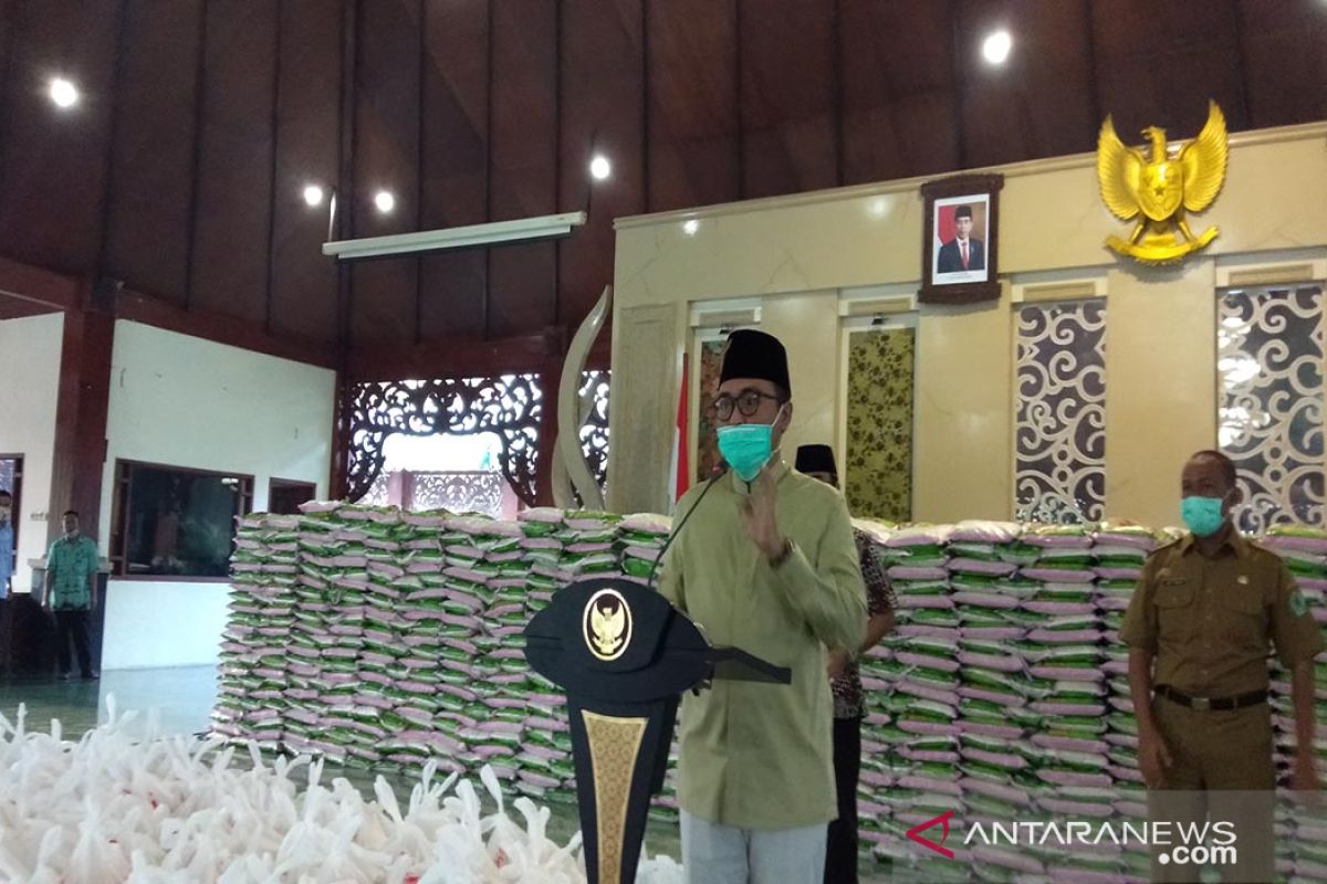 Pemkab Pamekasan distribusikan 1.823 paket sembako bagi warga terdampak COVID-19