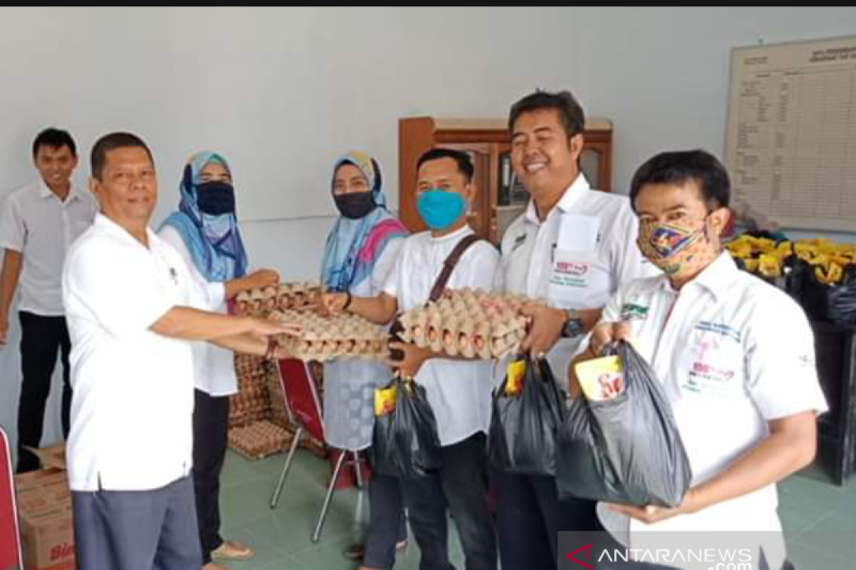 Peduli COVID-19, Koperasi Lansek Manih bagikan 120 paket sembako