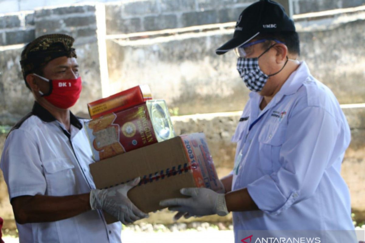 Wagub Bali serahkan bantuan logistik untuk masyarakat Padang Kerta-Karangasem