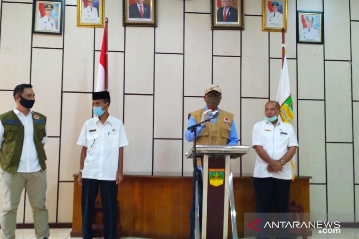 Seorang guru dan dua anggota keluarganya positif COVID-19