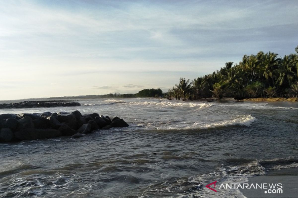 Abrasi pantai ancam sejumlah kepala keluarga di Pariaman (Video)