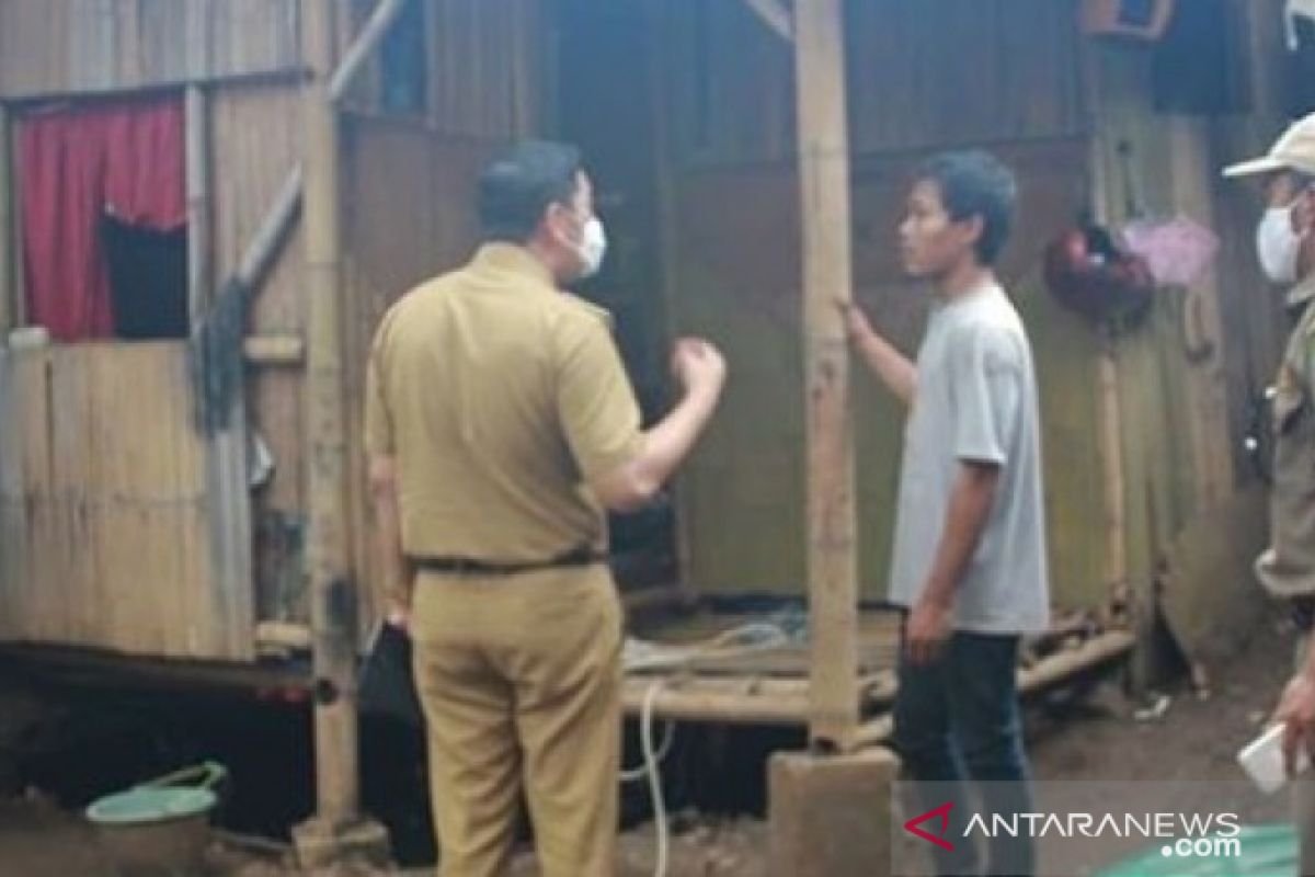 Aparat Kecamatan Periuk Tangerang pindahkan keluarga Barokal ke rusun