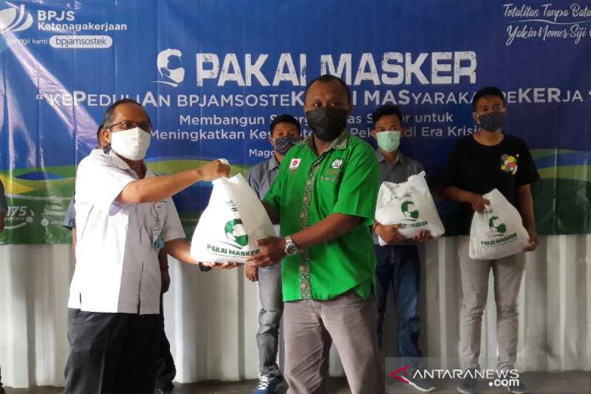 BP Jamsostek Magelang bantu sembako kepada pekerja dirumahkan