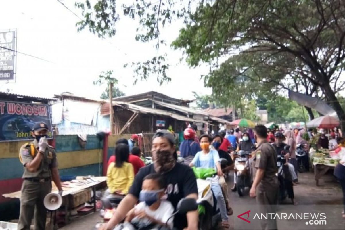 Trantib Jatiuwung, Tangerang,  monitor tempat keramaian imbau gunakan masker
