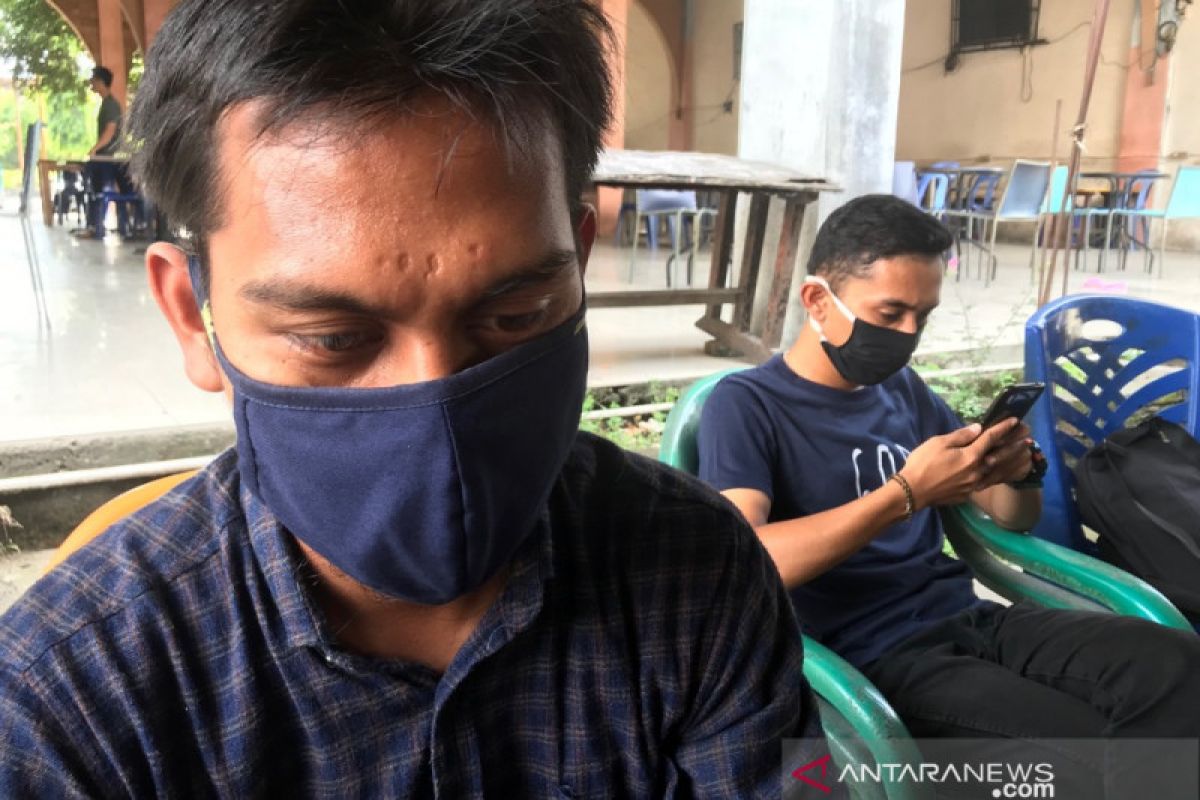 Sat Pol PP tindak tegas warga Aceh tak pakai masker, ditarik KTP-nya
