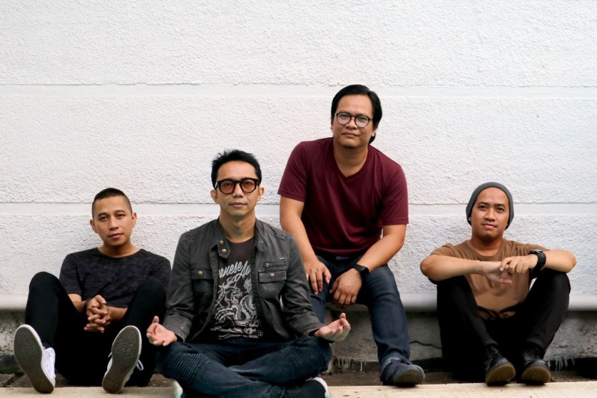 Rekam lagu tanpa bertemu, pengalaman baru grup The Rain,