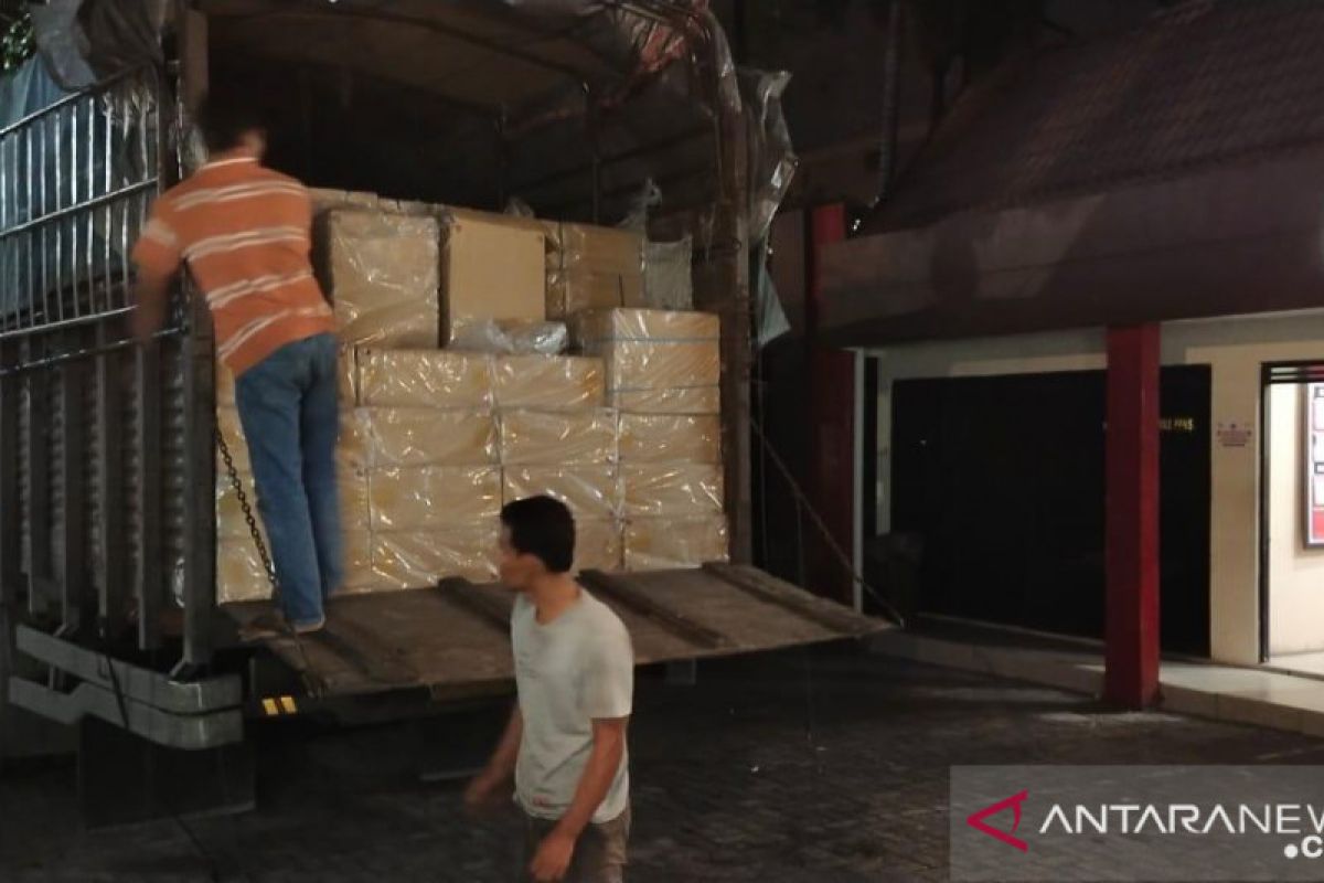 Polda Riau tangkap truk tronton berisi puluhan ribu bungkus rokok ilegal