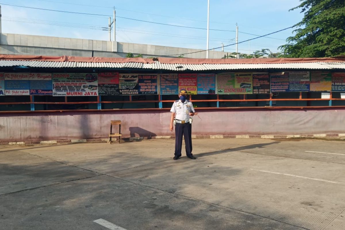 Terminal Lebak Bulus terpantau sepi, walau Menhub sudah izinkan kembali penggunakan moda transportasi bus