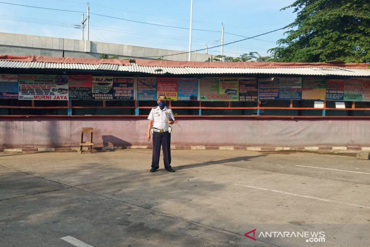 Kondisi Terminal Lintas Lebak Bulus masih sepi Kamis pagi