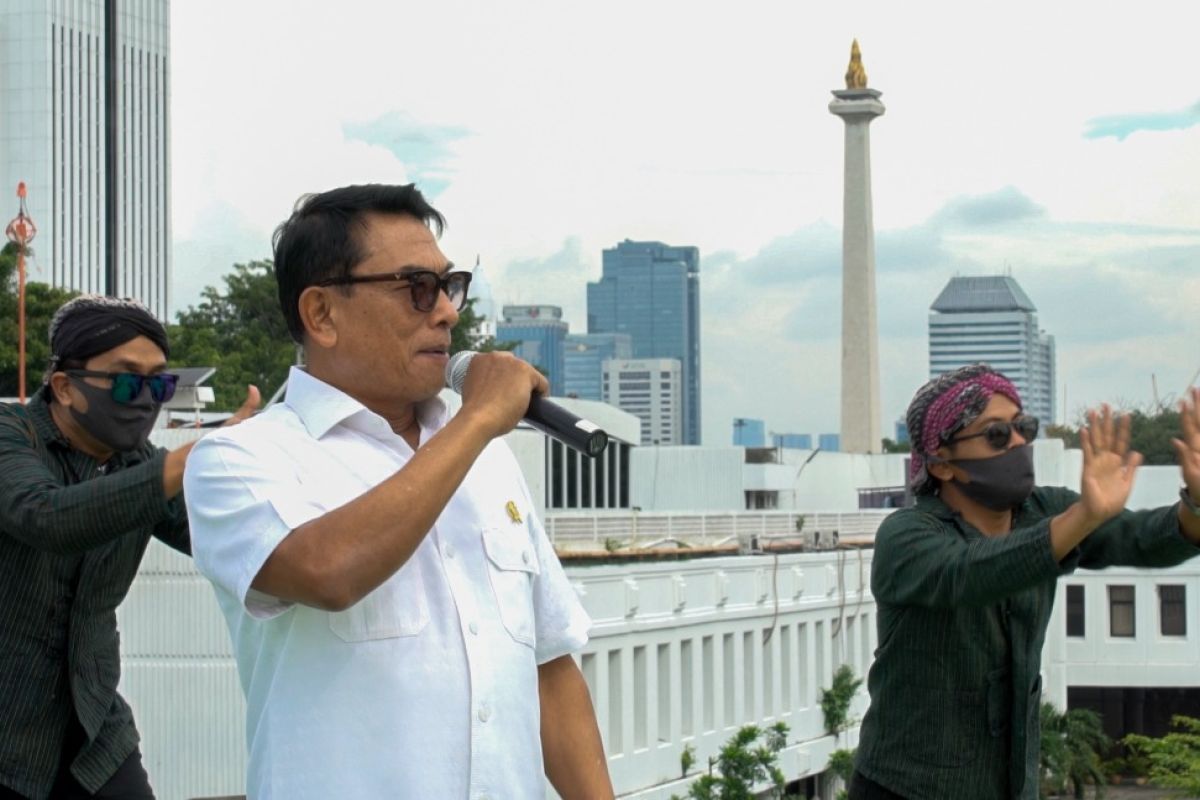 Para pejabat berkolaborasi nyanyikan lagu 