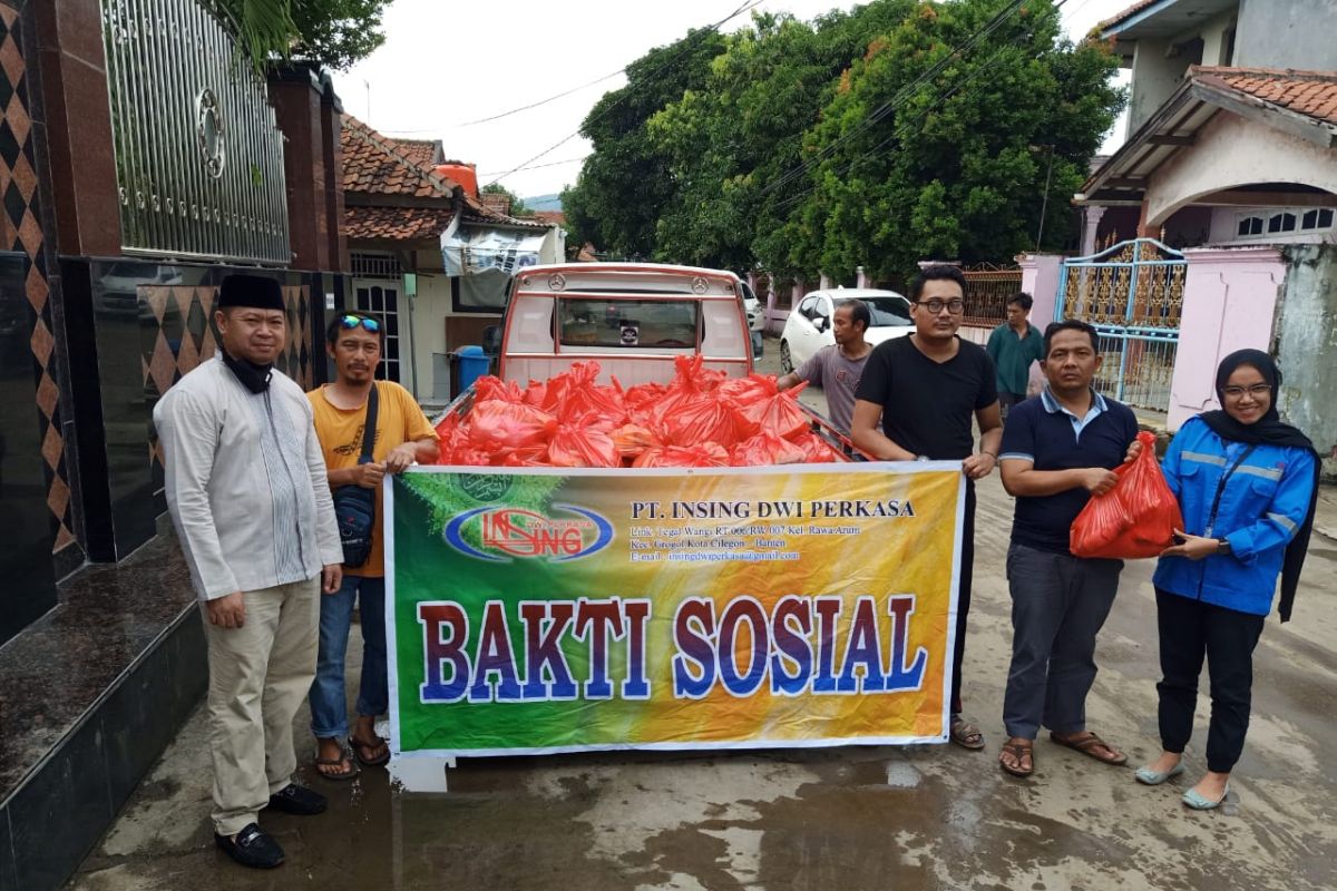 LSM sampai pengusaha kompak bantu korban banjir Cilegon