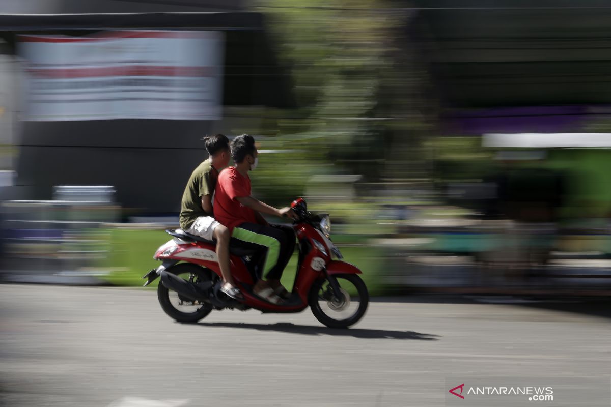 Polda Gorontalo imbau masyarakat patuhi ketentuan berkendara di saat PSBB