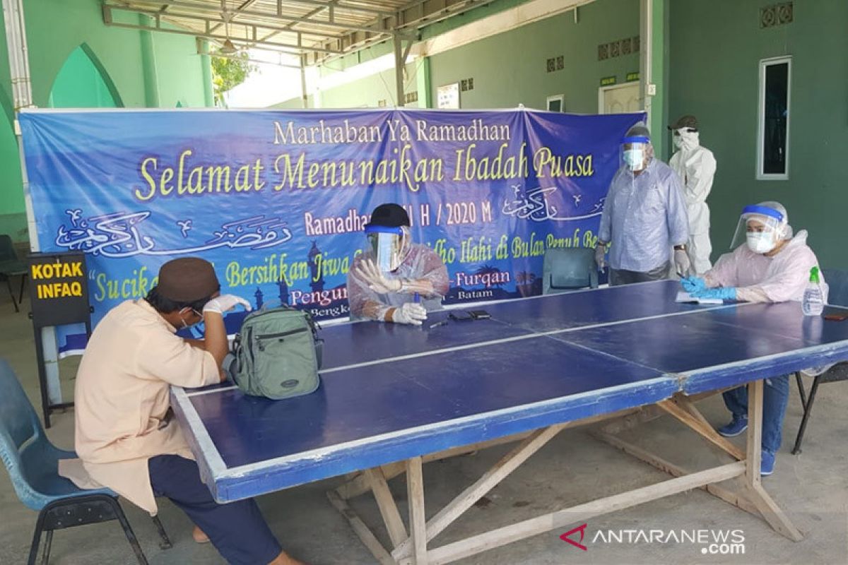 Reaktif COVID-19,  jamaah tarawih Masjid Al Furqon-Batam dikarantina