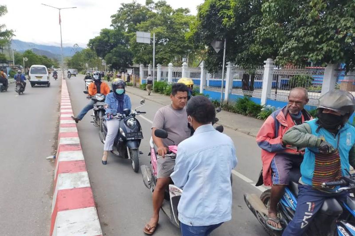 Komunitas dan unsur pemerintah Wamena gagas aksi kemanusiaan seribu masker