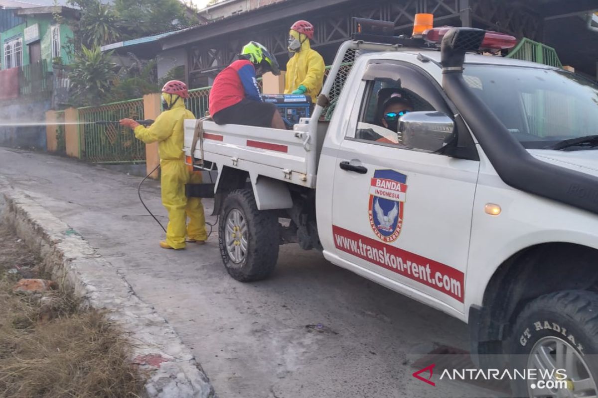 Relawan Banda Indonesia dapat bantuan 5.000 liter disinfektan