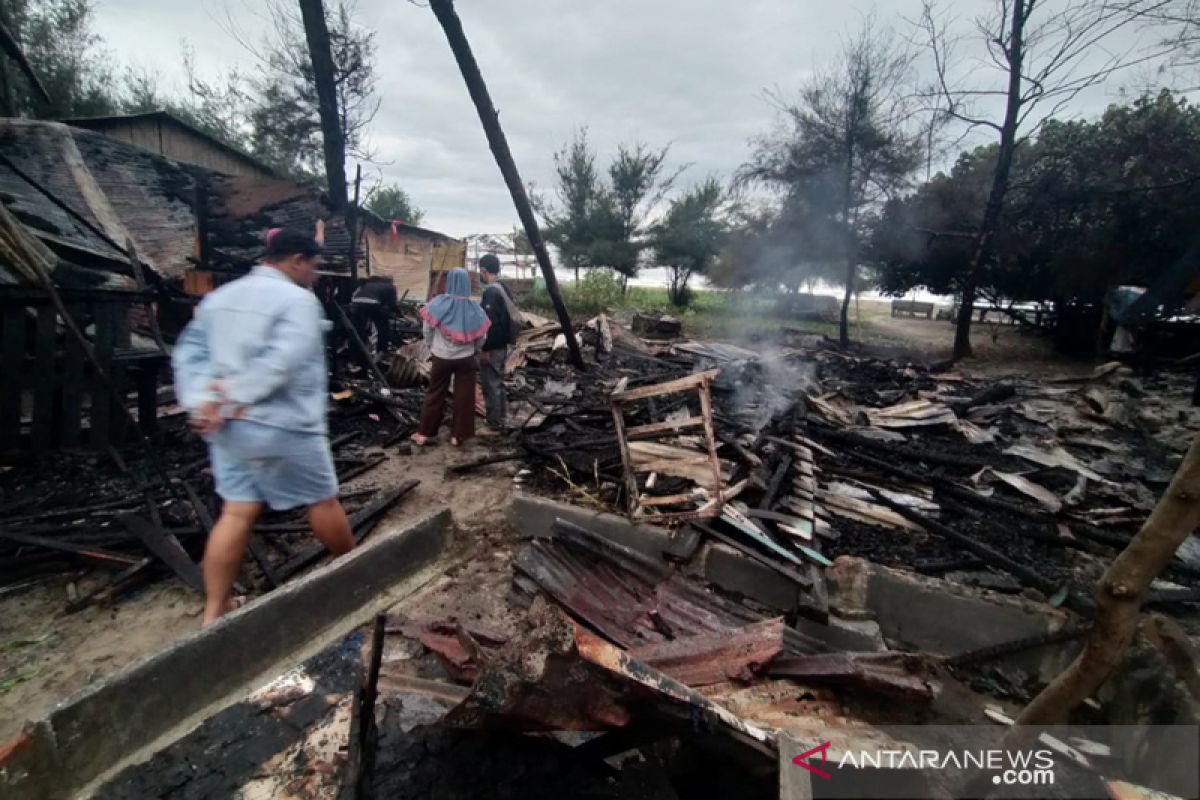 Dini hari, Kedai Kopi Sle hangus terbakar