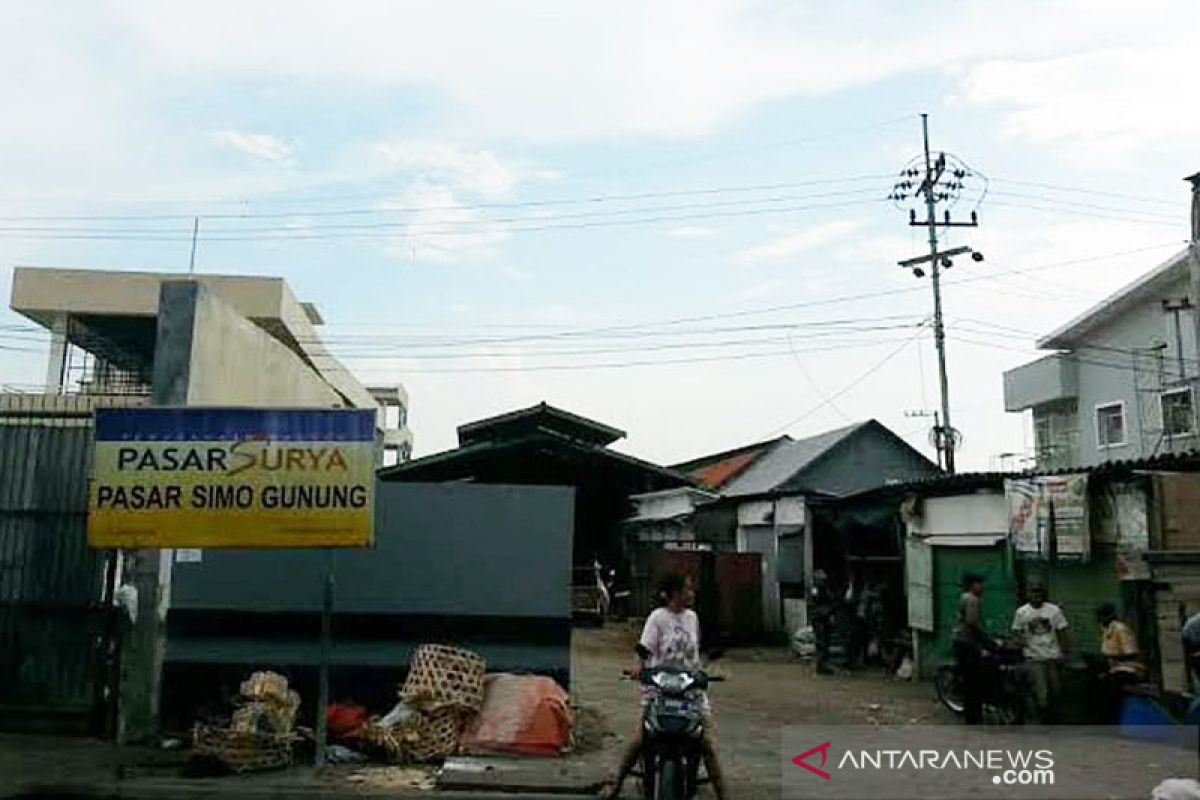 Pasar Simo dan Pasar Simo Gunung Surabaya ditutup akibat COVID-19