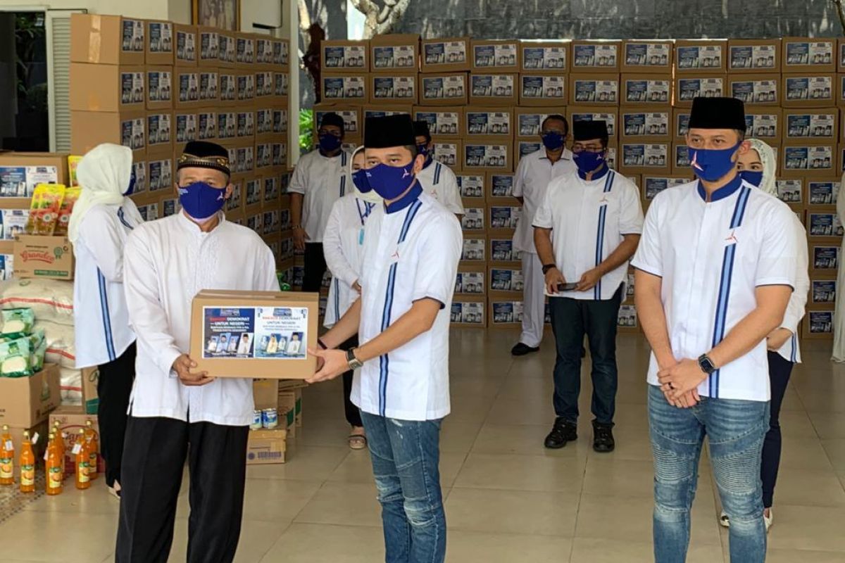 F-Demokrat bagikan 2.000 paket sembako bagi terdampak COVID-19