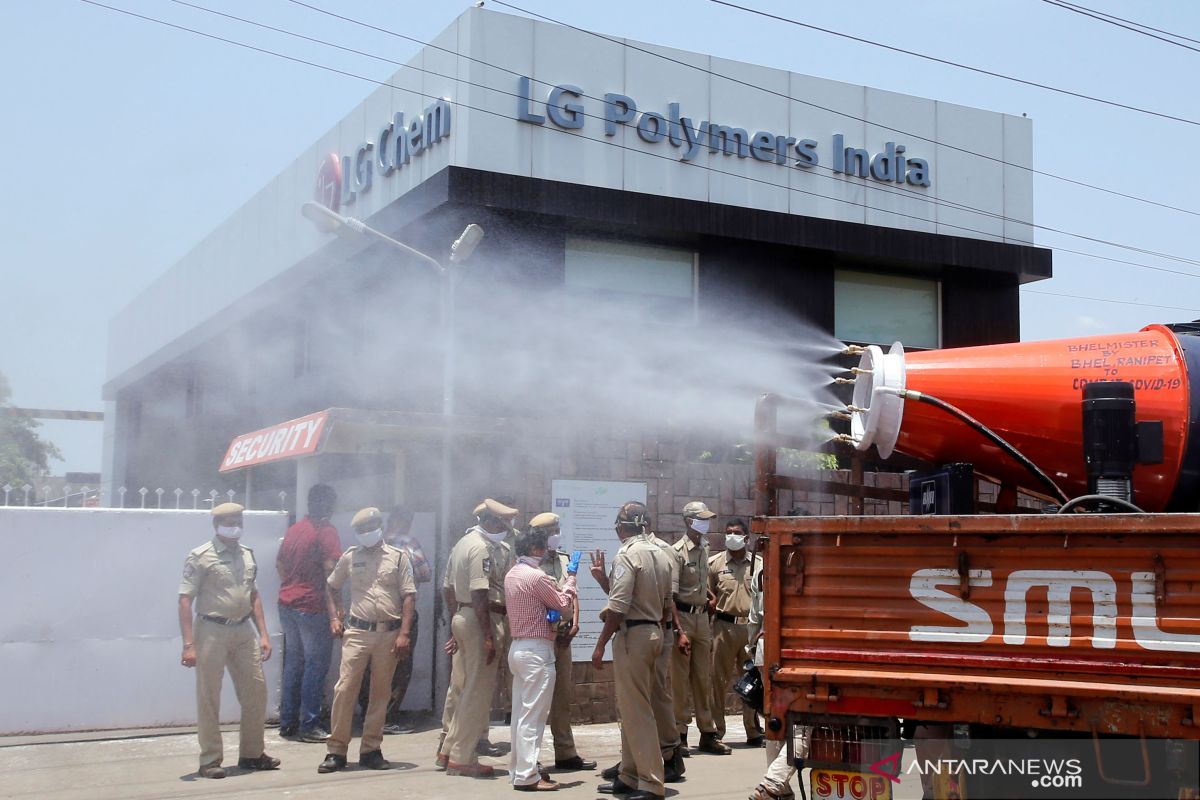Polisi India tangkap 12 pejabat LG, setelah ledakan gas tewaskan 12 orang