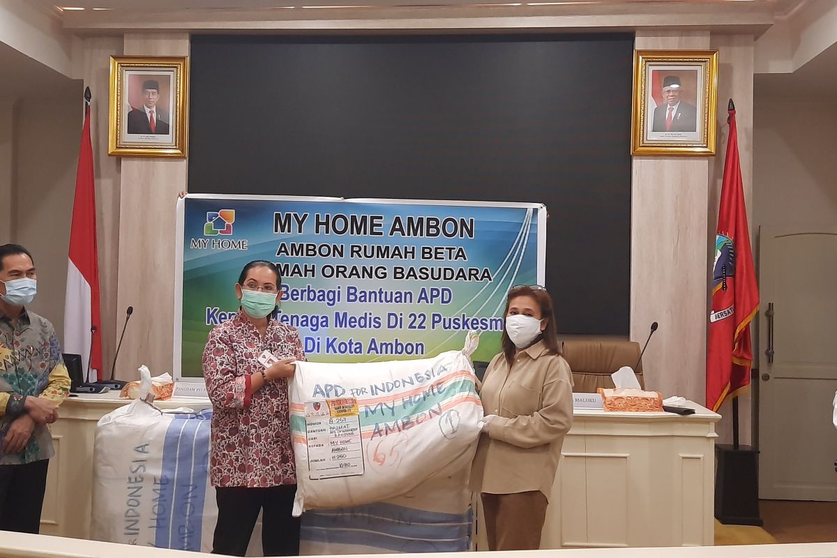 My home Ambon serahkan bantuan APD bagi tenaga medis