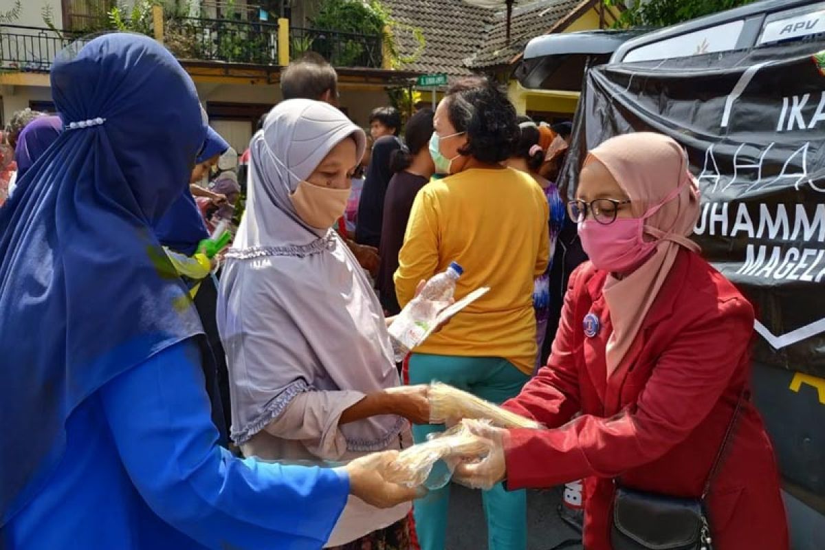 IMM Magelang memproduksi masker untuk dibagikan pada warga