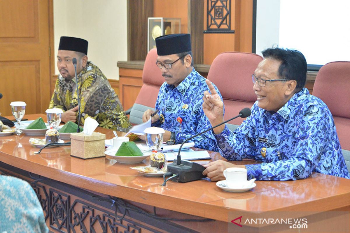 Pemkab Gresik gandeng Dewan Masjid susun protokol normal baru