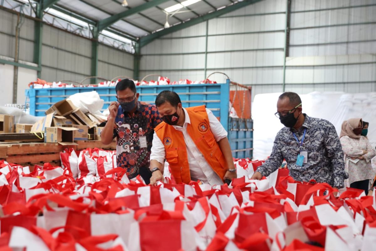 10 ribu bantuan paket sembako dari Presiden Jokowi tiba di Makassar