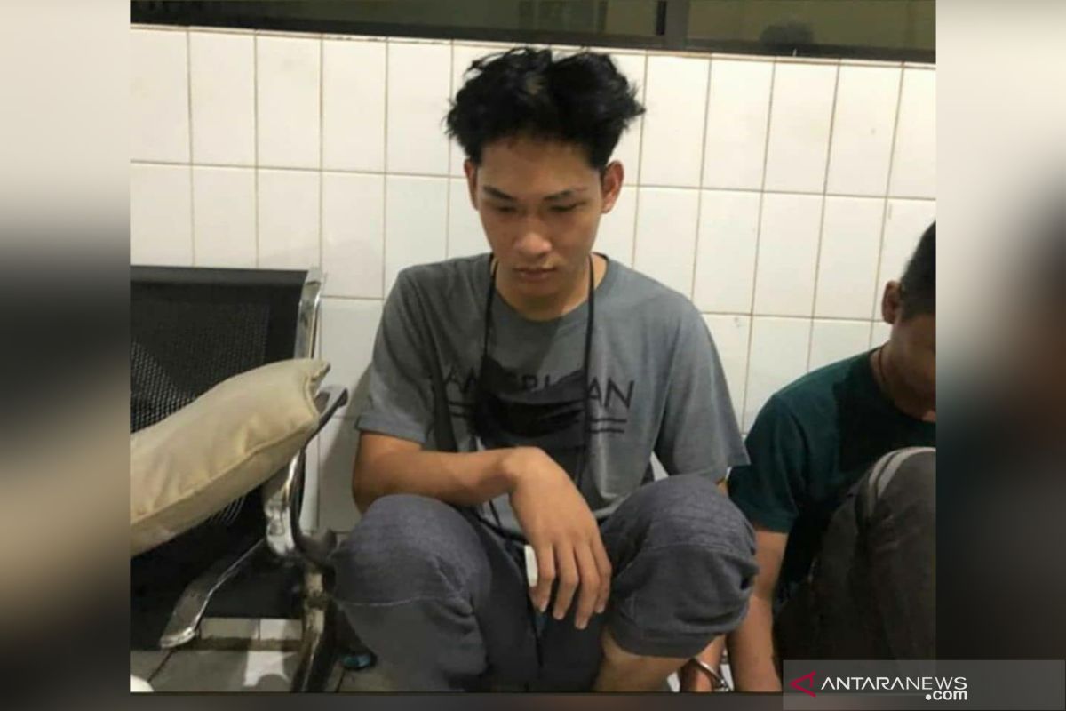 Pelaku candaan bansos berisi sampah, Ferdian Paleka ditangkap di Tol Jakarta-Merak