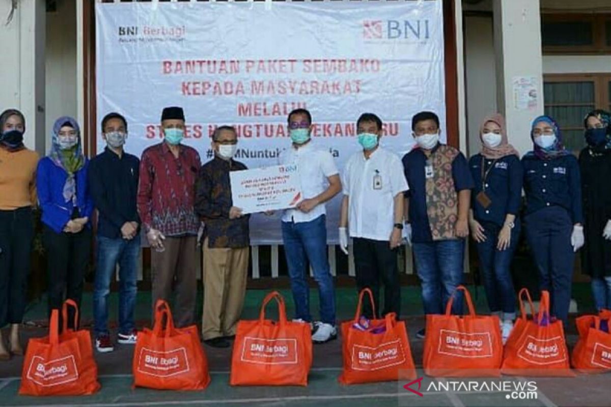 BNI berbagi 1.000 paket bagi warga Pekanbaru terdampak COVID-19