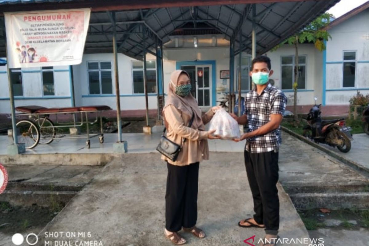 Dukung tenaga medis, TP PKK Tagaraja bagikan air jahe kurma