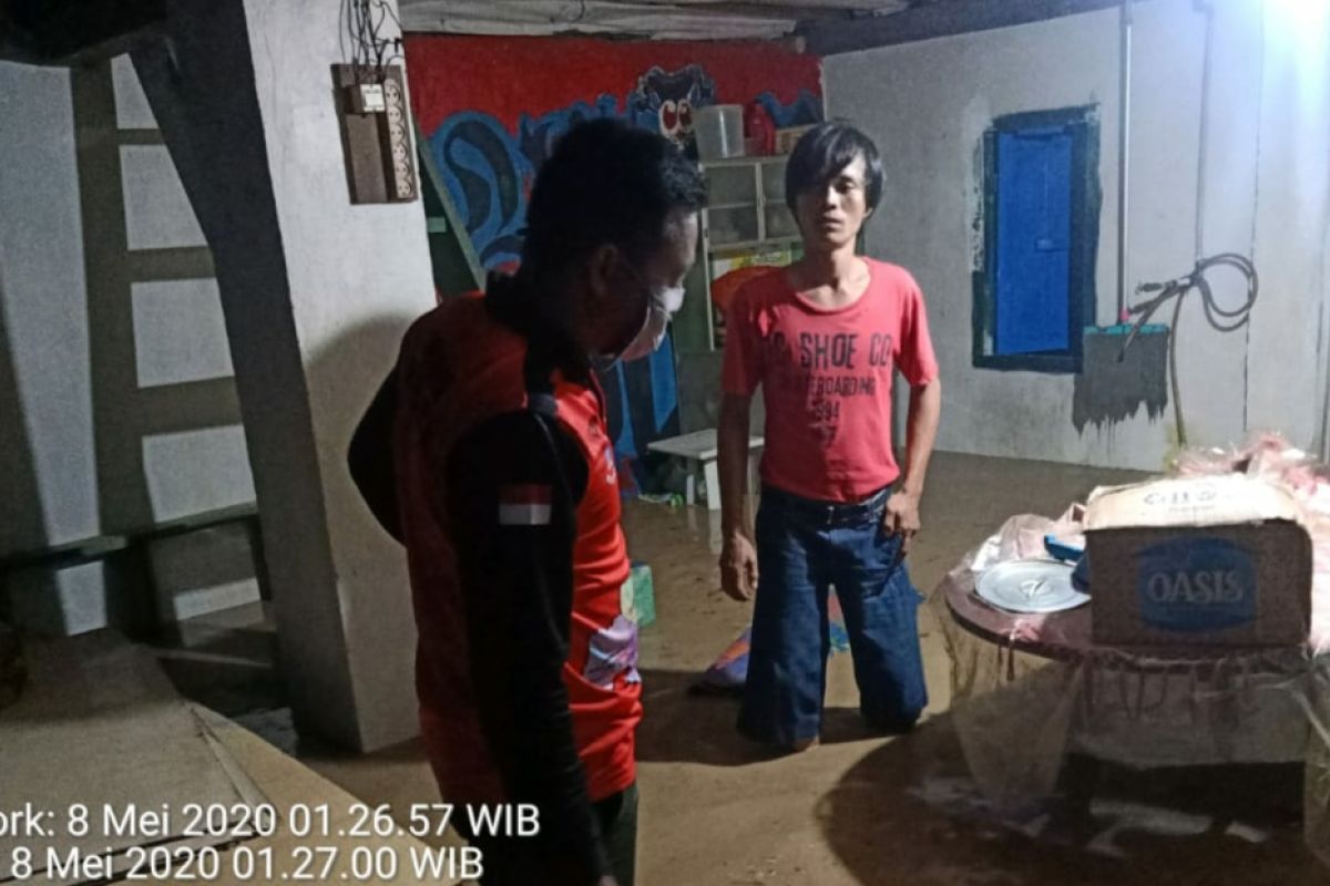 Ratusan rumah warga OKU Selatan diterjang banjir bandang akibat meluapnya Sungai Saka Selabung