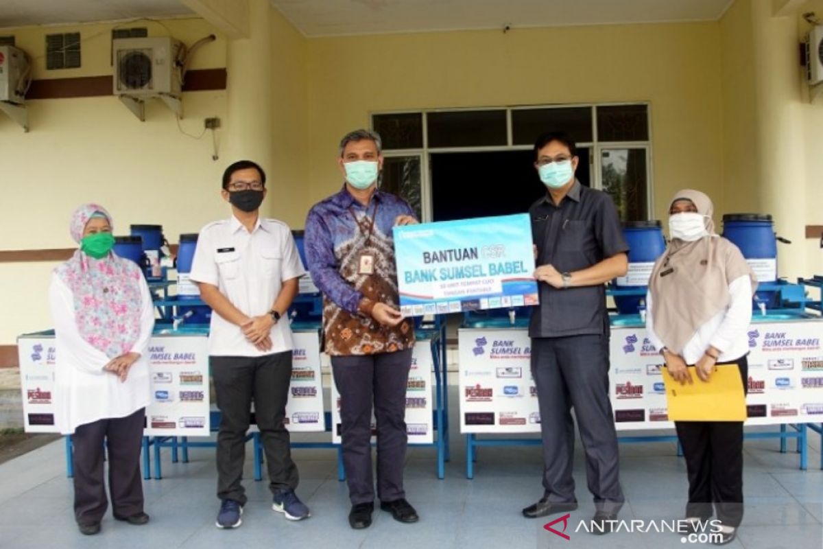 Bank Mandiri Mentok salurkan bantuan tempat cuci tangan