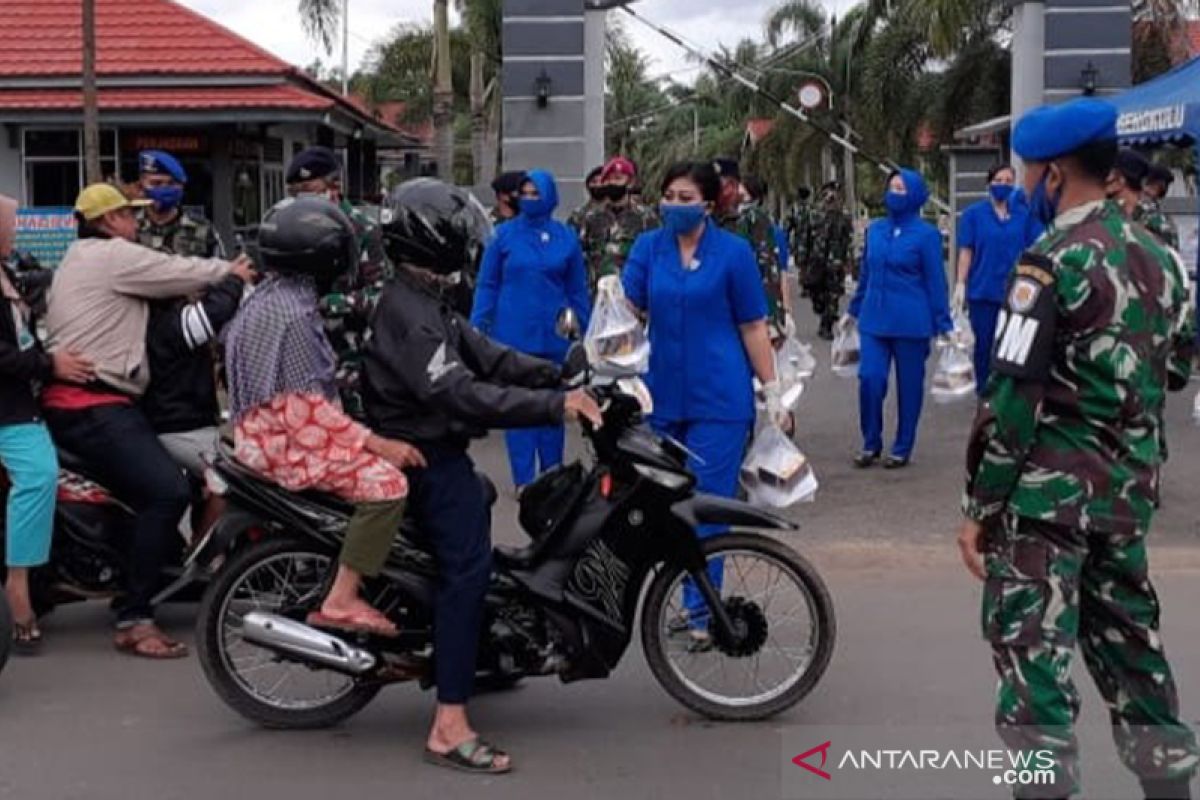 Jalasenastri Bengkulu bagikan ratusan paket takjil