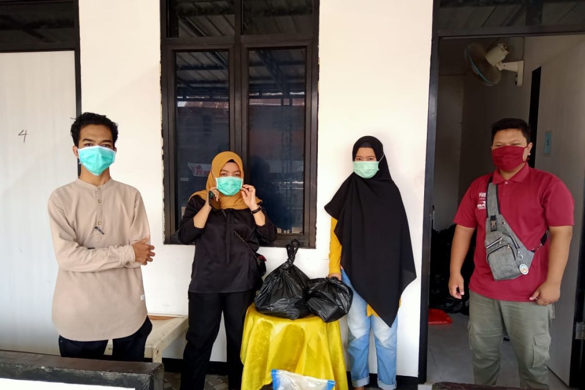 KMKS salurkan bantuan dari Pemkab Sambas untuk mahasiswa di Pontianak