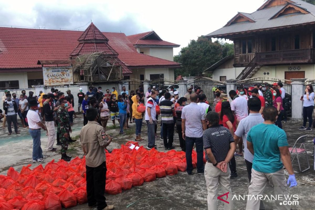 Pemkab Minahasa beri bantuan pangan 199 mahasiswa asal Papua